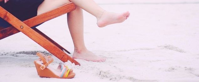 Sandalias para pies estrechos